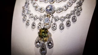 Πολύτιμα κοσμήματα και ιστορικοί πολύτιμοι λίθοι στην έκθεση "Cartier" στο Μουσείο V&A