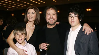 Μιχαήλ Βαρθακούρης | Βραδινή έξοδος με τη μητέρα του στην Πάρο