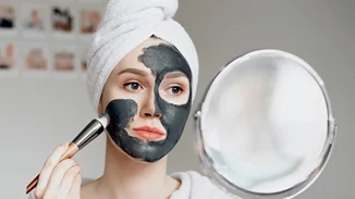 Οι καλύτερες μαύρες μάσκες προσώπου για βαθύ καθαρισμό και αποτοξίνωση