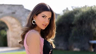 Σταματίνα Τσιμτσιλή | Αγκαλιές με τον γιο της στο κέντρο της Αθήνας (φωτό)