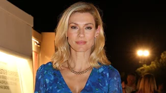 Τα συγκλονιστικά πόδια της Ζέτας Δούκα | Ποζάρει 13 χρόνια πριν με εφαρμοστό μαύρο φόρεμα και "κόβει" την ανάσα