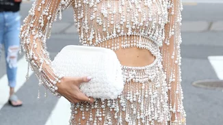 Sparkling Bride | 15 μανικιούρ με στρας για τις πιο υπέροχες φωτογραφίες με το δαχτυλίδι σου