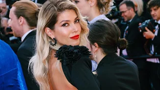 Κανόνισες cocktail night με τις φίλες σου και δεν ξέρεις τι να φορέσεις; Η Βάσια Κωσταρά δημιούργησε το ιδανικό look