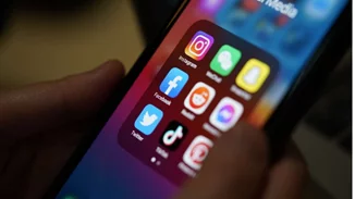 Πώς θα βρεις ποια sites διαρρέουν τα δεδομένα σου σε Facebook και Instagram