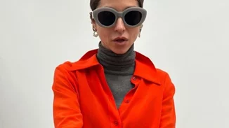 Το απρόσμενο combo που υιοθέτησε η Σοφία Καρβέλα | Πώς φόρεσε το πλεκτό της;