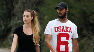 Αντωνία Καλλιμούκου | Η σπάνια εμφάνιση με τον σύζυγό της, Νίκο Παραδείση και τα extra μακριά μαλλιά της