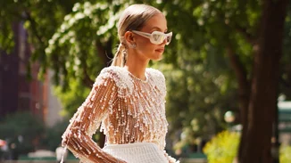 5 looks που αποδεικνύουν πως το λευκό είναι ιδανικό για τις γιορτινές εμφανίσεις σου