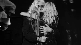 Άννα Βίσση | Αράζει με τον Νίκο Καρβέλα στην κουζίνα του σπιτιού της