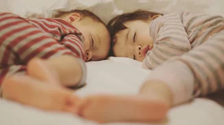 Πώς κοιμούνται τα παιδιά ανάλογα με το ζώδιό τους;