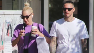 Τάμτα | Με σορτς και φαρδύ T-shirt για ψώνια με τον Πάρη Κασιδόκωστα