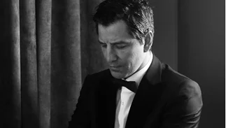 Ο Σάκης Ρουβάς σε μία επανεκτέλεση που θα ακούσουμε στο "Ναυάγιο" του Mega