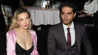 Γαρυφαλλιά Καληφώνη και Χρήστος Μάστορας | Το νέο πολύ τρυφερό βίντεο του ζευγαριού σε ταβέρνα δίπλα στη θάλασσα