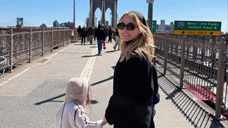 Δούκισσα Νομικού - Αναστασία Θεοδωρίδη | Με άψογο στιλ στη γέφυρα του Μπρούκλιν