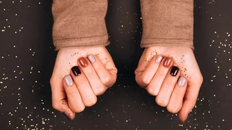 Πολύχρωμα νύχια | Πώς να κάνεις μόνη σου στο σπίτι μια από τις πιο μεγάλες τάσεις του χειμώνα