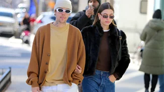 Η Hailey Bieber γέννησε | Το φύλο του μωρού και η πρώτη φωτογραφία του