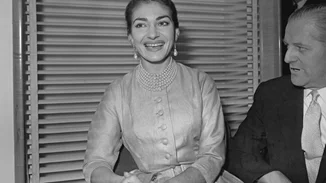 Πριν από 65 χρόνια | Η Μαρία Κάλλας στο Ηρώδειο με midi φόρεμα σε μια all time classic επιλογή