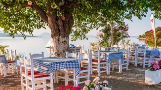 Κορονοϊός: Φόβοι για αύξηση κρουσμάτων μετά τον Δεκαπενταύγουστο - Αυστηροί έλεγχοι στα "κόκκινα" νησιά