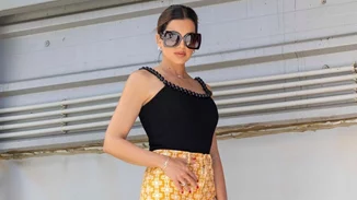 Μπορεί ένα εμπριμέ παντελόνι να ανανεώσει το στιλ σου; Το look της Σταματίνας Τσιμτσιλή είναι η απόδειξη