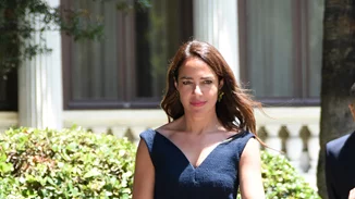 Η Δόμνα Μιχαηλίδου με μαύρο κοστούμι στο Προεδρικό Μέγαρο