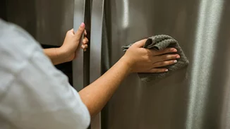 Ψυγείο που λάμπει | Πώς να το καθαρίσεις σωστά χωρίς κόπο