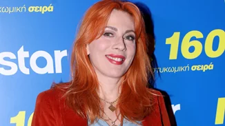 Μία καλλονή | Η Σμαράγδα Καρύδη ηλιοκαμένη με φλοράλ εφαρμοστό φόρεμα πριν 16 ολόκληρα χρόνια