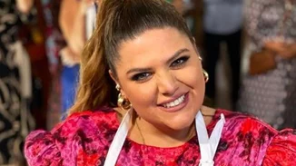 Η Δανάη Μπάρκα έγινε νονά - Η vintage βάπτιση, τα δύο φορέματα της παρουσιάστριας και το όνομα του μωρού