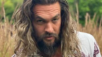 O Jason Momoa θρηνεί τους... χαμένους του κοιλιακούς