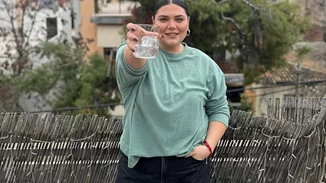 "Τι να μαγειρέψω σήμερα;" | Η Δανάη Μπάρκα φτιάχνει vegan παστίτσιο