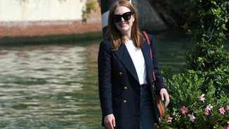Η εμφάνιση της Julianne Moore στη Βενετία ήταν η επιτομή της ανεπιτήδευτης κομψότητας