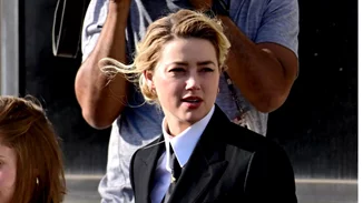 "Μου άλλαξε τη ζωή" | Η κατάθεση της Amber Heard στο δικαστήριο για την πρώτη φορά που ο Johnny Depp τη χτύπησε