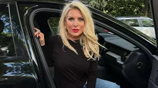 Ελένη Μενεγάκη | Υιοθέτησε το '90s trend στο μακιγιάζ χειλιών που χαρίζει το πιο σαρκώδες εφέ