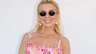 Η Κατερίνα Καινούργιου με το ιδανικό φλοράλ φόρεμα για τη βάφτιση που είσαι καλεσμένη