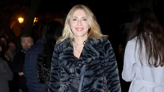 Flashback | Η μικρούλα Σμαράγδα Καρύδη στην αγκαλιά της Τζένης Καρέζη