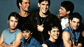 The Outsiders | Μatt Dillon, Τοm Cruise, Rob Lowe, Εmilio Estevez, Τhomas Howell, Patrick Swayze για πρώτη φορά μαζί