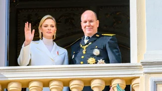 "Έβαλε τον γιο μου να κοιμάται μαζί με τους υπηρέτες"