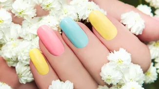 5 "φρέσκιες" ιδέες για να ανανεώσεις το καλοκαιρινό μανικιούρ σου