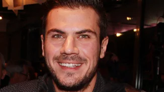 "Εδώ καράβια χάνονται…" | Ο Άκης Πετρετζίκης απαντά στην Αργυρώ Μπαρμπαρίγου