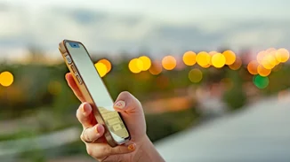 Γιατί το κινητό σου πάντα πρέπει να το αφήνεις με την οθόνη προς τα κάτω