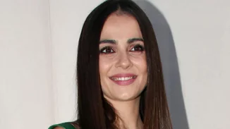 Με πιο ξανθά και μακριά μαλλιά από ποτέ η Αγγελική Δαλιάνη | Φωτογραφίες με το νέο hair look της