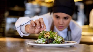 "Απαγορεύεται να φιλήσεις τη σεφ"