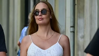 Αντωνία Καλλιμούκου | Σε πολύ προχωρημένη εγκυμοσύνη στο κέντρο της Αθήνας - Με στενή ολόσωμη φόρμα