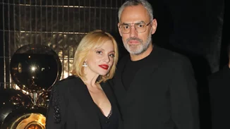 Μαζί το βράδυ του Σαββάτου η Ελεωνόρα Ζουγανέλη & ο Νίκος Συρίγος - Με καρό σακάκι και σορτς η ερμηνεύτρια