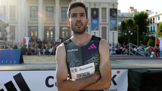 "Απογειώθηκε" ο Μίλτος Τεντόγλου: Κατέκτησε το χρυσό μετάλλιο με άλμα 8,65μ!