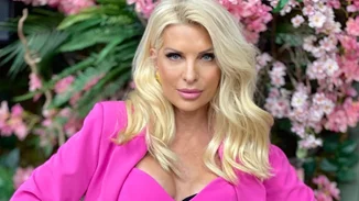 Ελένη Μενεγάκη | Μόλις υιοθέτησε την πιο καλοκαιρινή τάση στα μαλλιά της