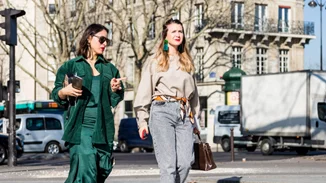 10 casual chic σύνολα βασισμένα στα staples της ανοιξιάτικης γκαρνταρόμπας