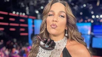 "Είμαστε εδώ για τα σχόλια" | Η Κατερίνα Στικούδη ένα μήνα μετά τη γέννα, επέστρεψε στο πλατό του "J2us" φορώντας το πιο σέξι μαύρο φόρεμα