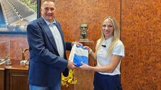 Παρίσι 2024: Ο Σπύρος Καπράλος παρέδωσε την ελληνική σημαία στη σημαιοφόρο Αντιγόνη Ντρισμπιώτη- "Είναι τεράστια η τιμή"