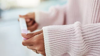 Μπορείς να μείνεις έγκυος ακριβώς μετά την περίοδο; Πότε έχεις ωορρηξία και πώς αυξάνονται οι πιθανότητες εγκυμοσύνης