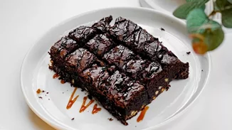 Ζάχαρη στα γλυκά ή στα ποτά | Ποιο από τα 2 είναι πιο επικίνδυνο για την υγεία σου;