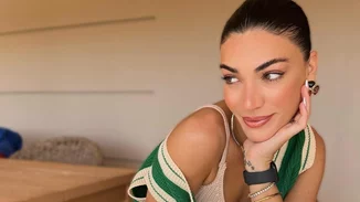 Mother - daughter goals | Η Ανατολή Κουινέλη χέρι - χέρι με τη μαμά της στην παραλία της Θεσσαλονίκης